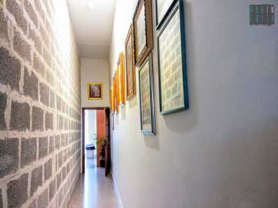 Oltre al luogo dove si celebra la messa, sono presenti anche un ufficio del parroco pi� un�aula adibita a cinema e teatro e due stanzette per il catechismo, queste ultime tre poste in uno scantinato, senza uscita d�emergenza...